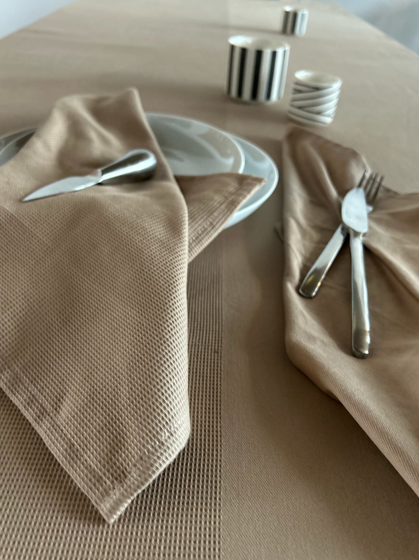 Braut borðdúkur taupe