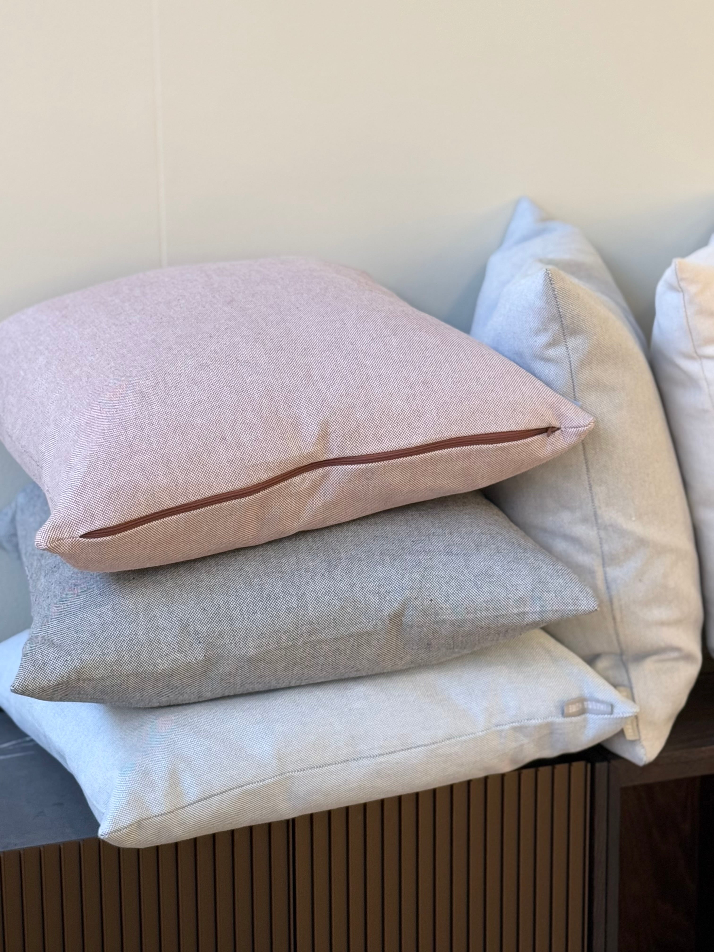 Dögun cushion grey