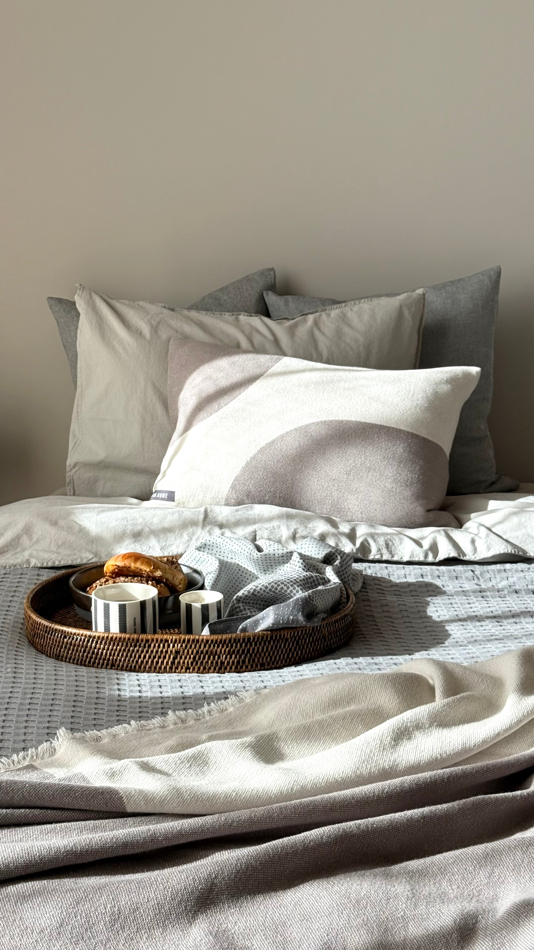 Bogar cushion grey / natur