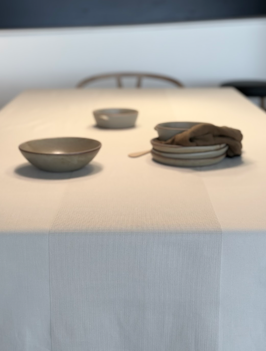 Stígur borðdúkur grár