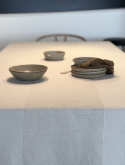 Stígur borðdúkur natur