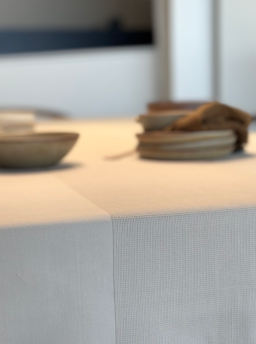 Stígur borðdúkur natur