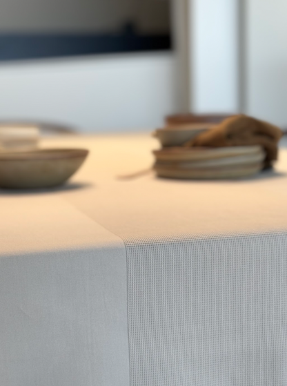 Stígur borðdúkur natur