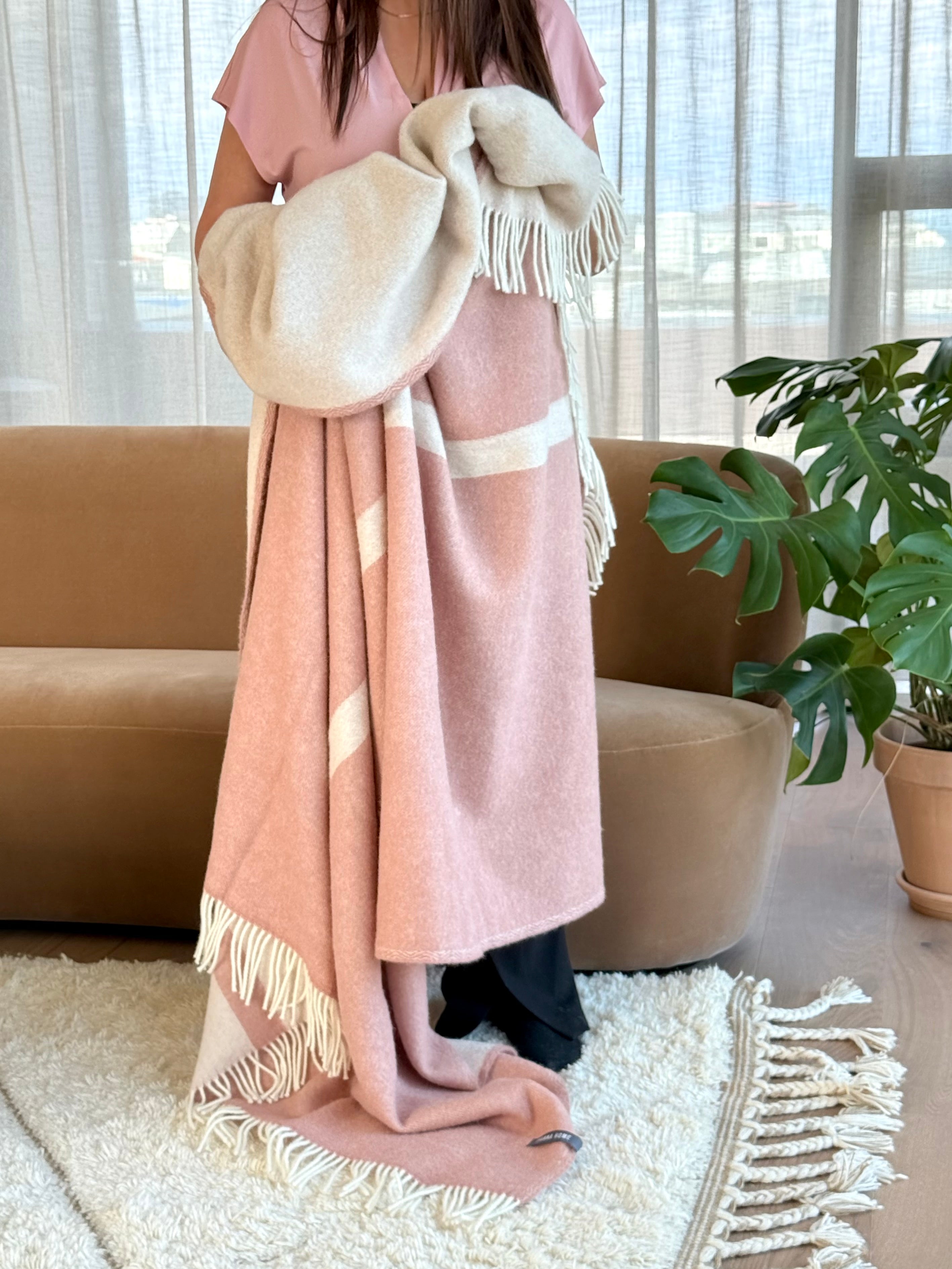 Arfur Ullarteppi bleikt / beige