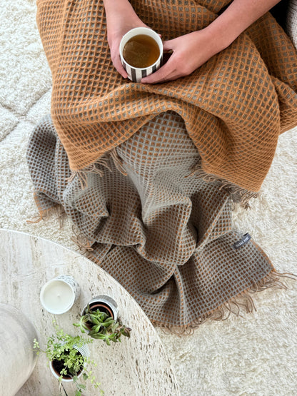 Vöfflur Ullarteppi blátt / beige