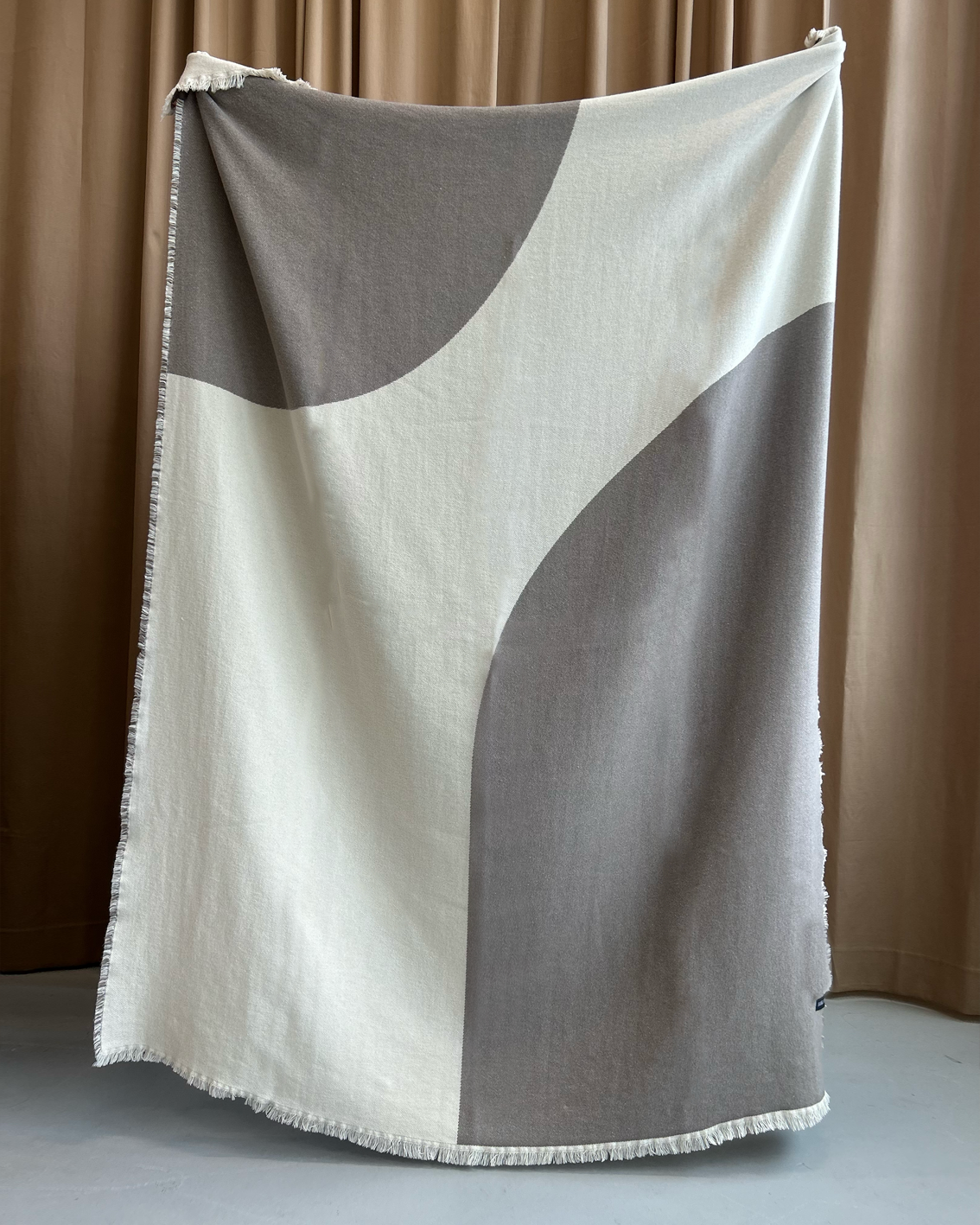 Bogar teppi grátt / natur